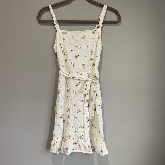 Hollister Dresses & Skirts - Hollister White Floral Sundress